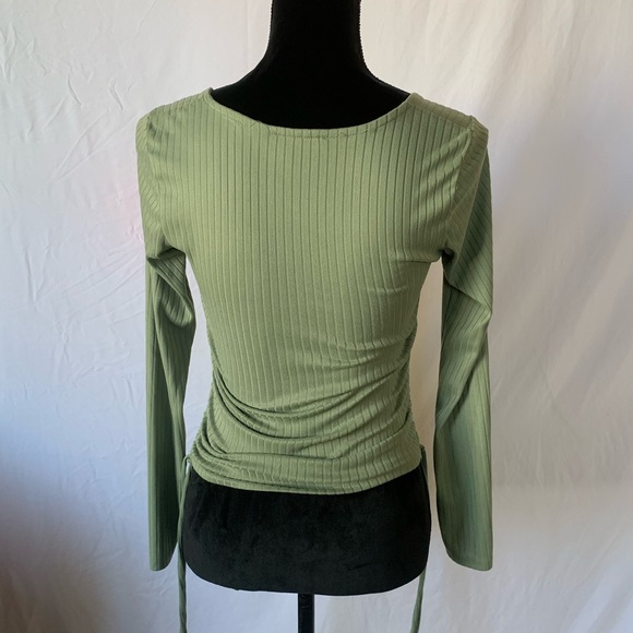 Green Top - Picture 4 of 5